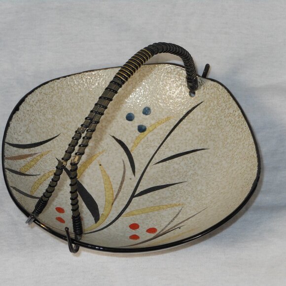 NAPCO Japan small fire ceramic serving bowl with wire handle - Picture 2 of 5